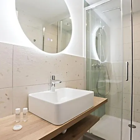 Charmant Appartement Avec Sauna Et Salle Cinema Au Coeur De Paris Appartamento Parigi
